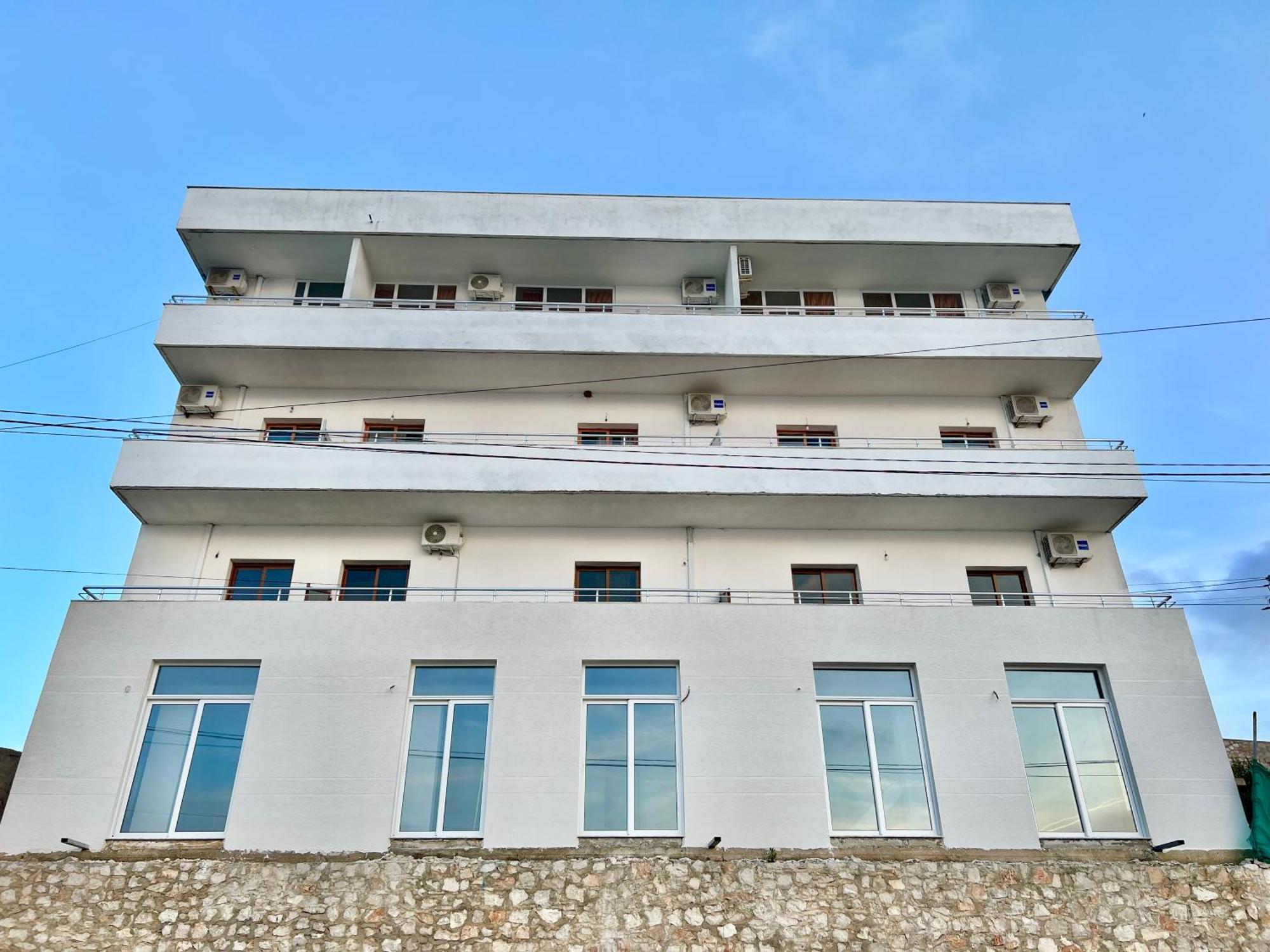 Redi'S Seaview Apartments Sarandë Exteriör bild
