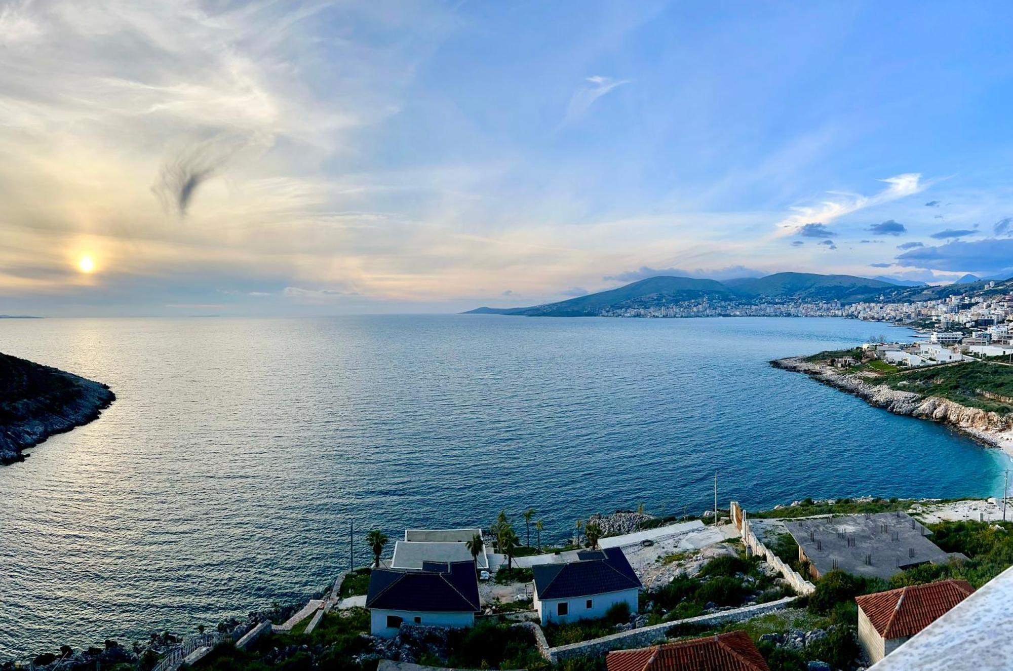 Redi'S Seaview Apartments Sarandë Exteriör bild