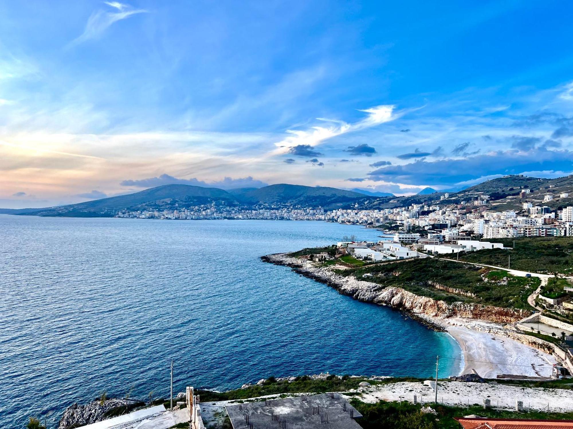 Redi'S Seaview Apartments Sarandë Exteriör bild