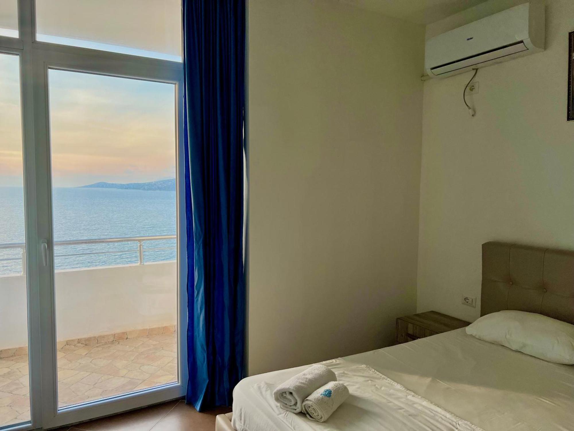 Redi'S Seaview Apartments Sarandë Exteriör bild