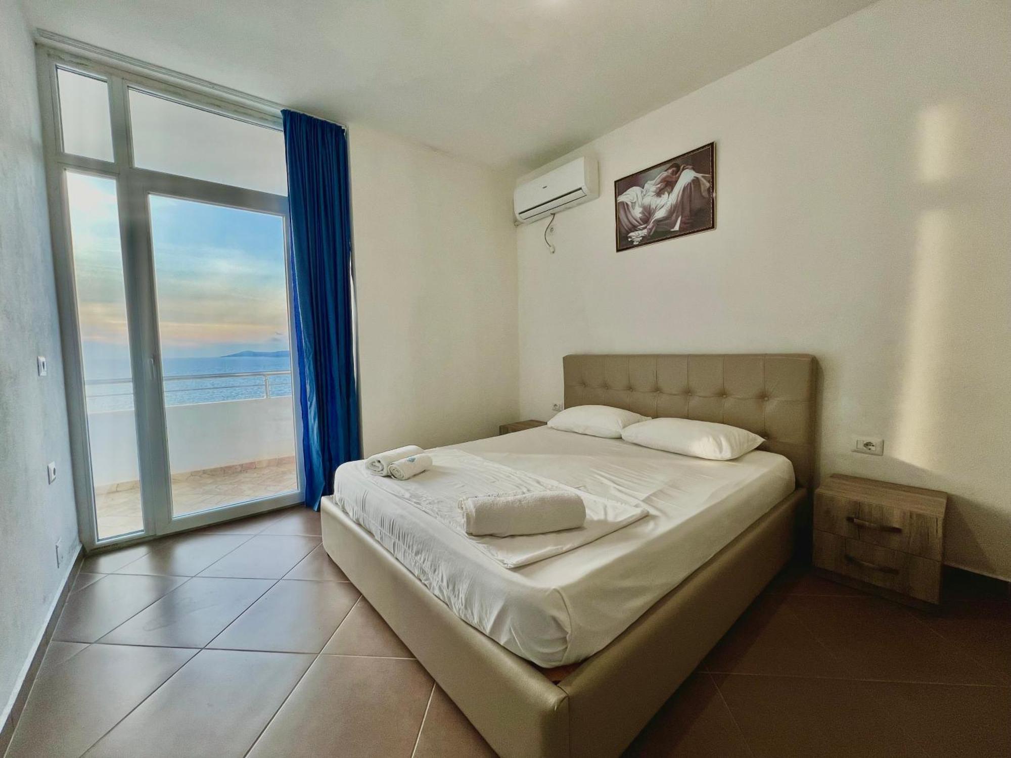 Redi'S Seaview Apartments Sarandë Exteriör bild