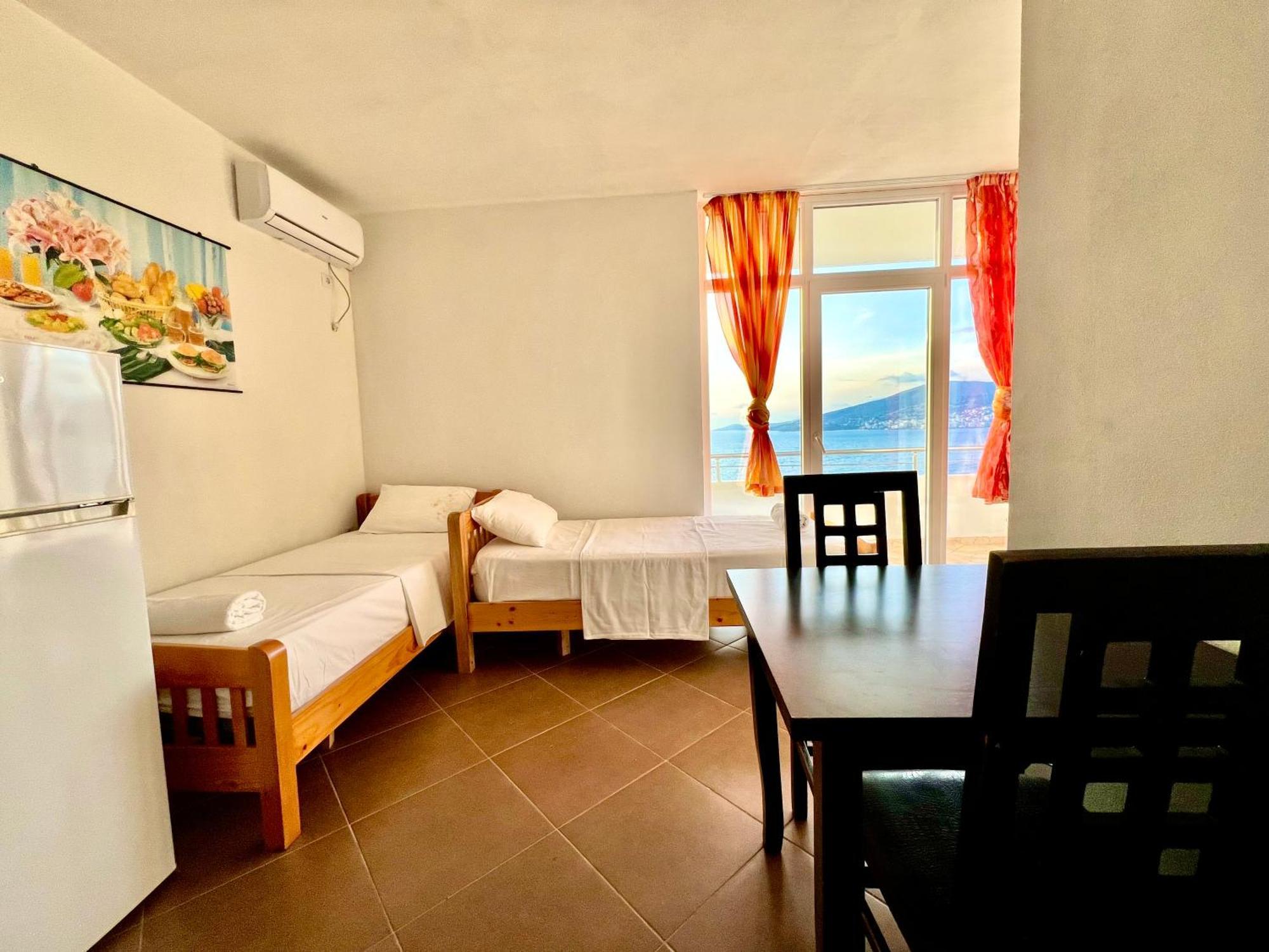 Redi'S Seaview Apartments Sarandë Exteriör bild