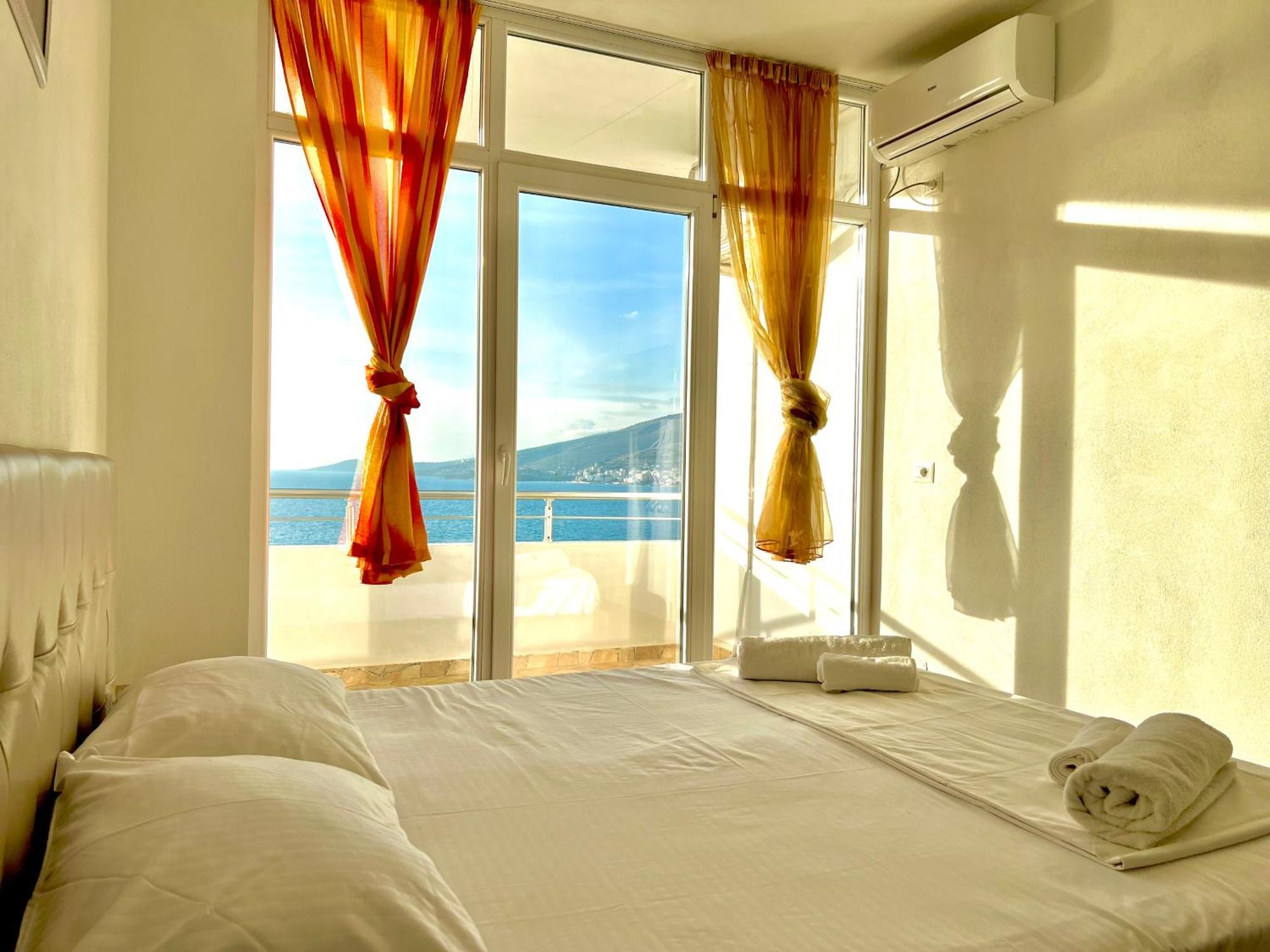 Redi'S Seaview Apartments Sarandë Exteriör bild