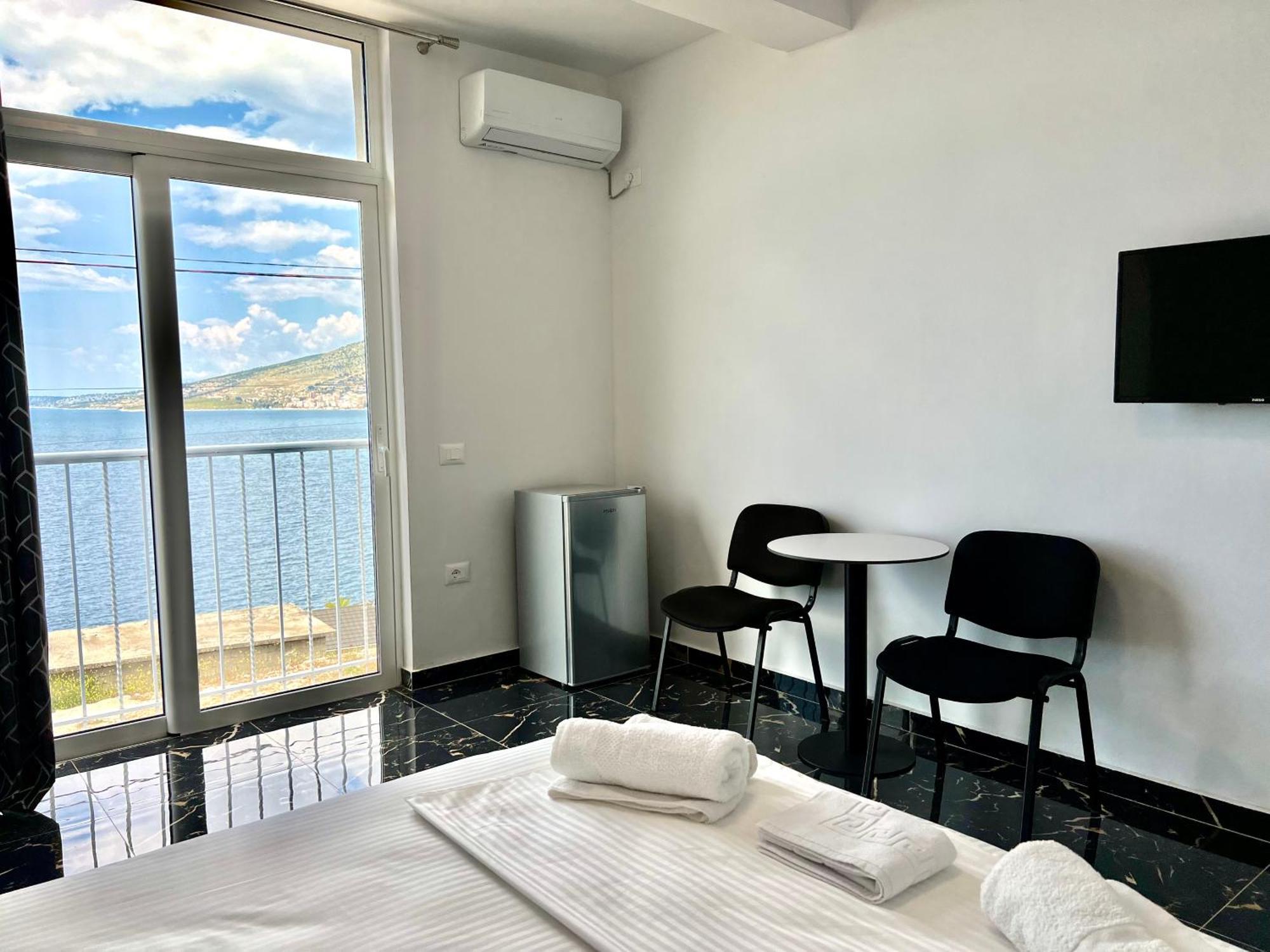 Redi'S Seaview Apartments Sarandë Exteriör bild