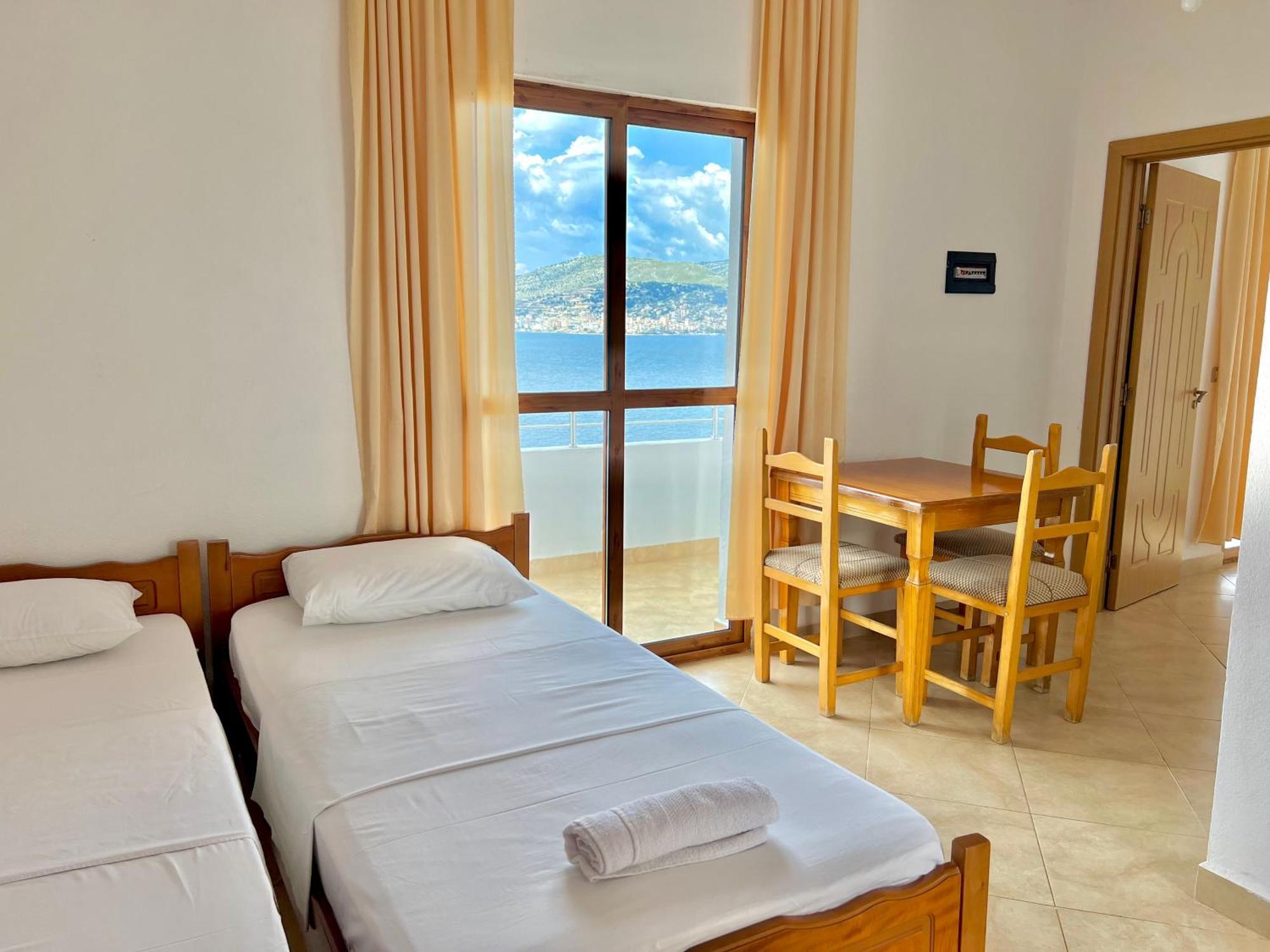 Redi'S Seaview Apartments Sarandë Exteriör bild