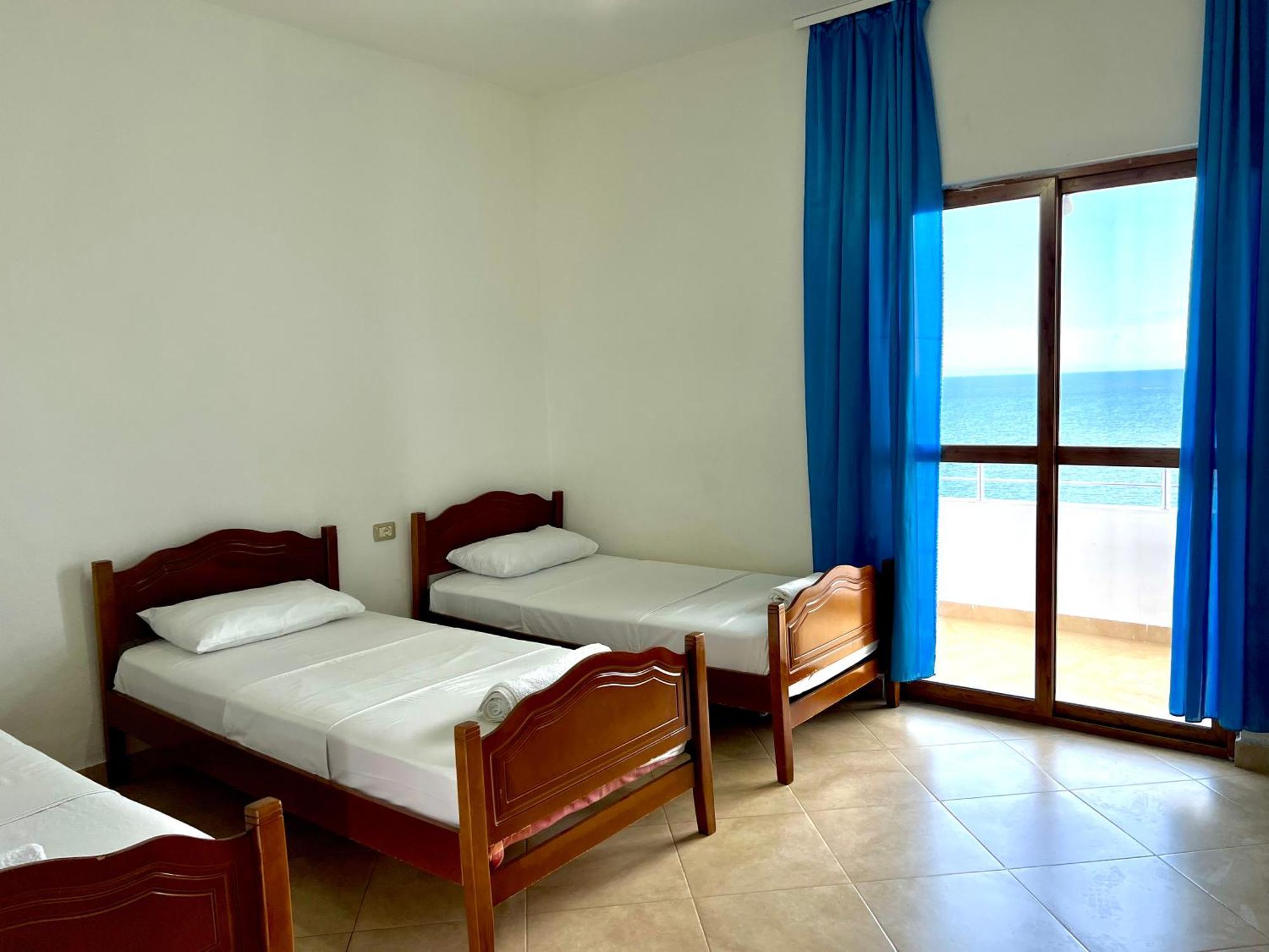 Redi'S Seaview Apartments Sarandë Exteriör bild