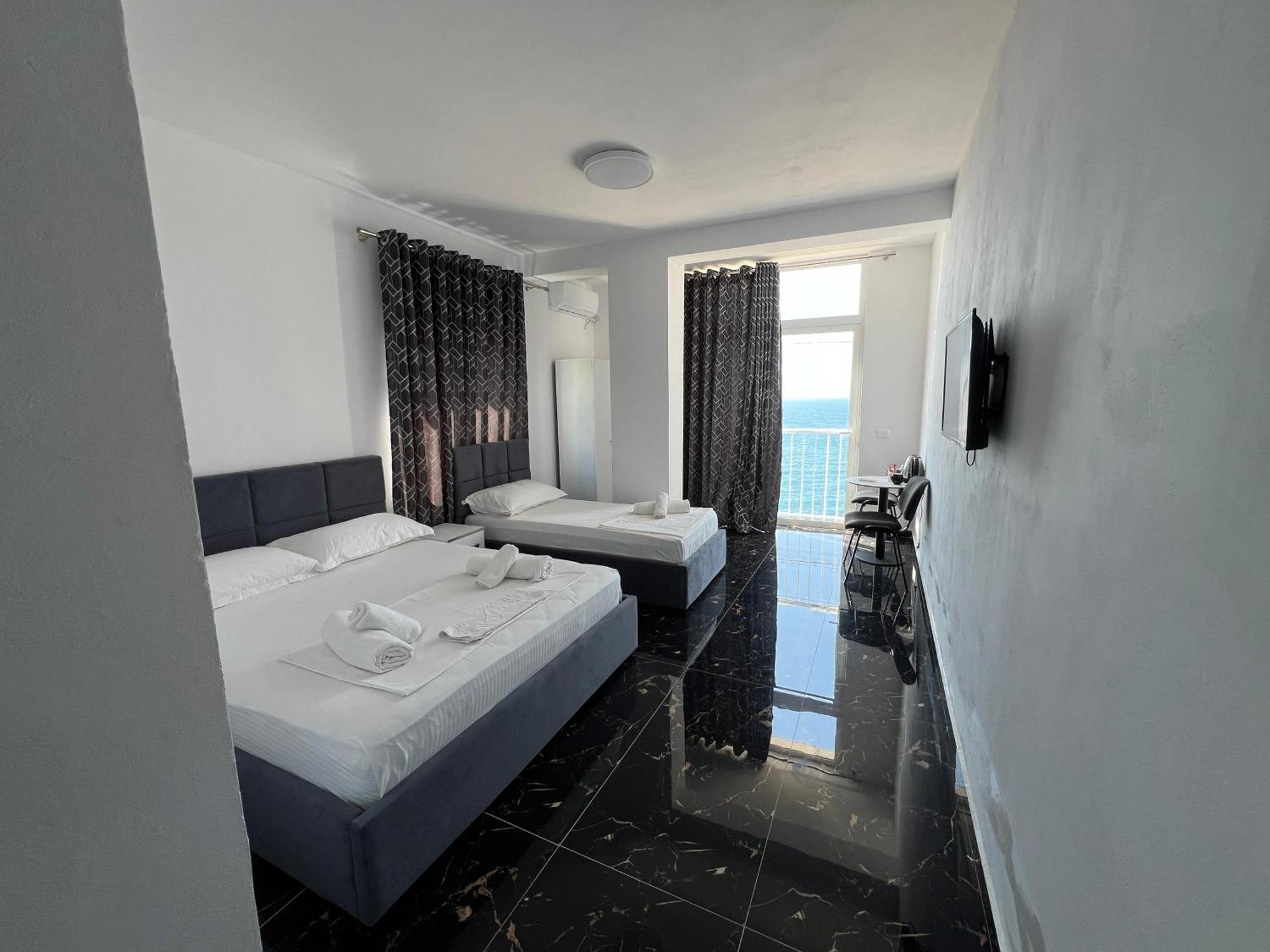 Redi'S Seaview Apartments Sarandë Exteriör bild