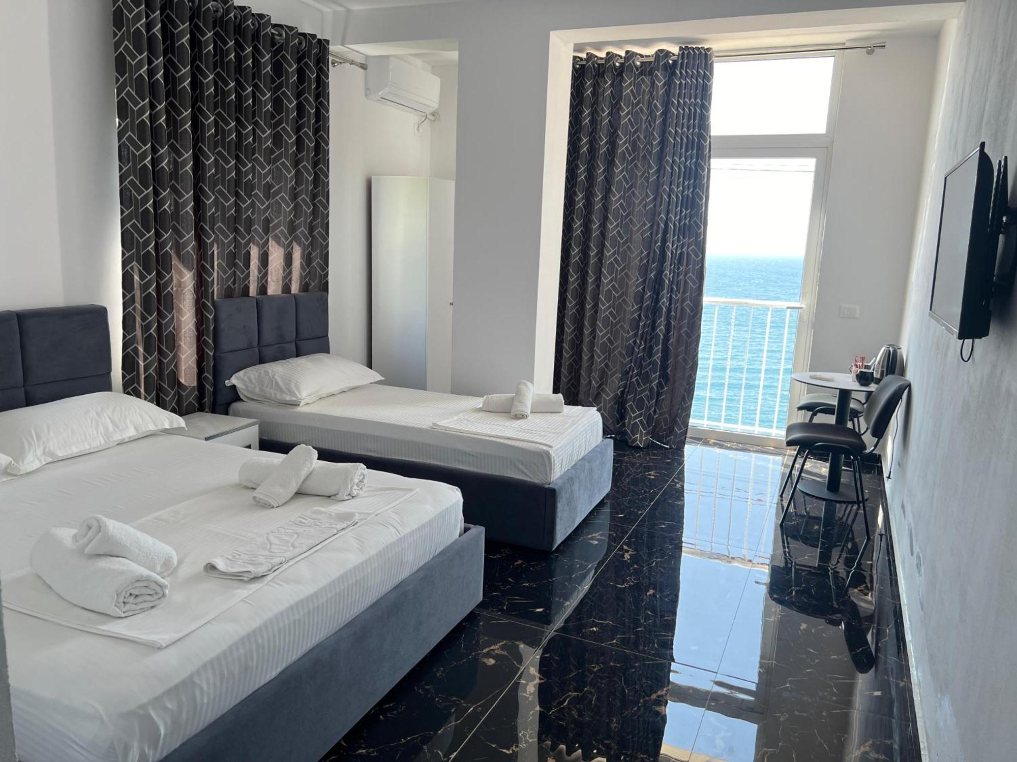Redi'S Seaview Apartments Sarandë Exteriör bild